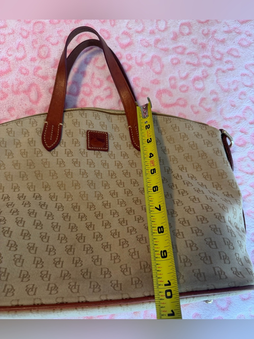 Dooney & Bourke Greta Satchel Beige Bag
Handbags Women’s - Picture 9 of 11